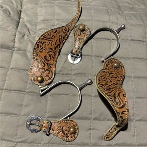 Spurs and spurs straps